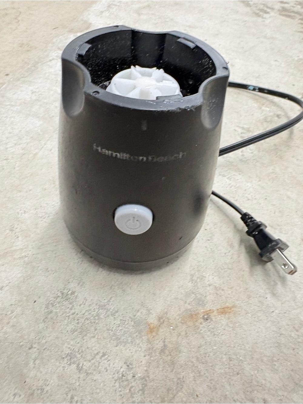 Black motor base for a Hamilton Beach personal blender.